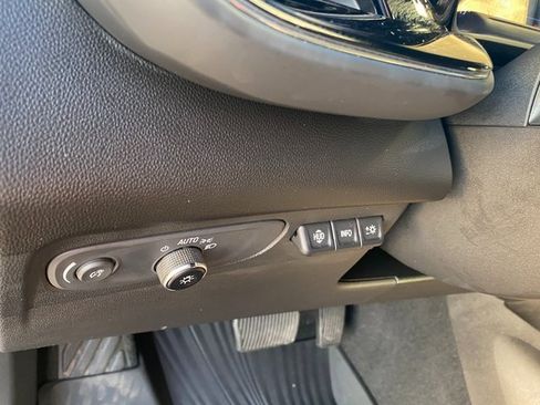 Used 2022 Buick Envision Avenir w/ Technology Package II image 22