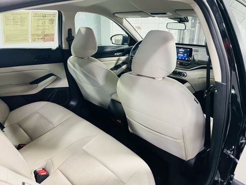 Used 2025 Nissan Altima 2.5 SV image 28