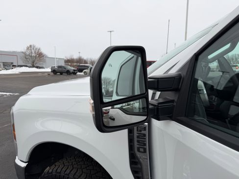 Certified 2025 Ford F250 XLT image 32