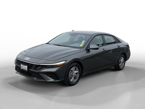 Certified 2025 Hyundai Elantra SE w/ Cargo Package image 1