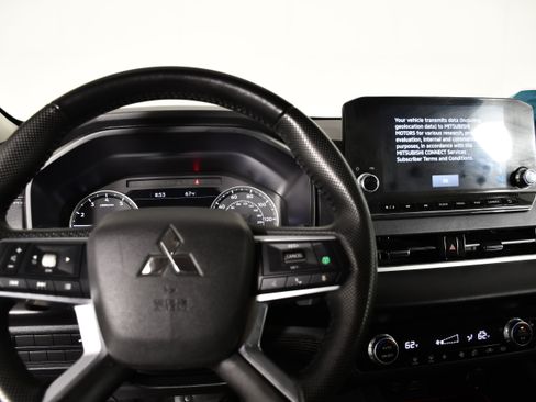 Used 2023 Mitsubishi Outlander SE AWD/4WD image 16