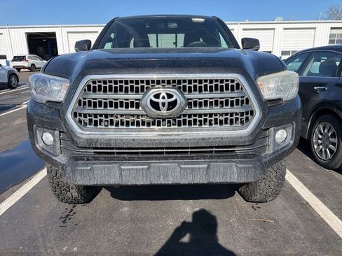 Used 2016 Toyota Tacoma SR5 image 5