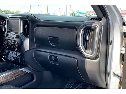 Used 2019 Chevrolet Silverado 1500 LT Trail Boss AWD/4WD image 18
