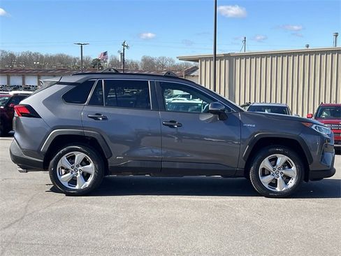 Used 2021 Toyota RAV4 XLE Premium image 40