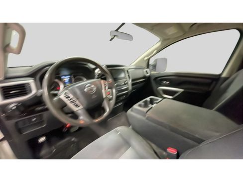 Used 2017 Nissan Titan SV AWD/4WD image 11