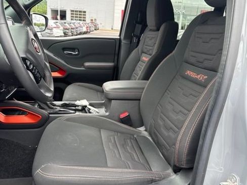 Used 2024 Nissan Frontier PRO-4X w/ Technology Package AWD/4WD image 9