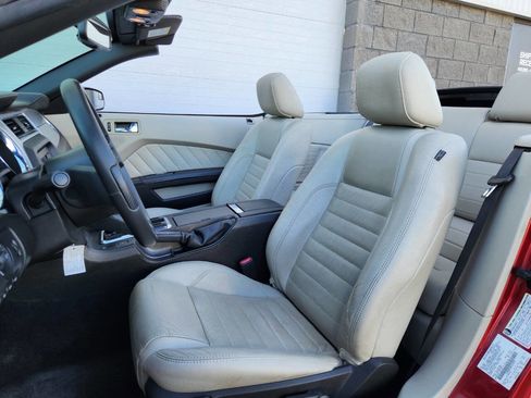 Used 2011 Ford Mustang GT Premium image 17