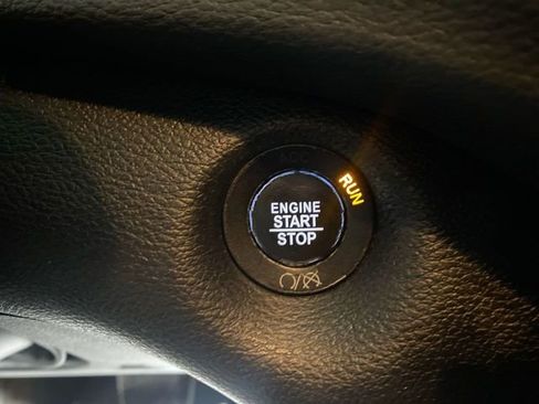 Used 2019 Jeep Cherokee Limited image 16