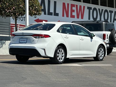 Used 2025 Toyota Corolla LE FWD image 5