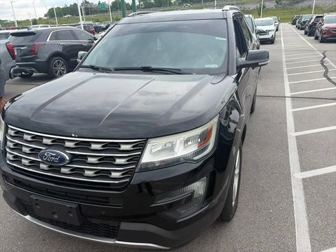 Used 2016 Ford Explorer XLT w/ Equipment Group 202A AWD/4WD image 4