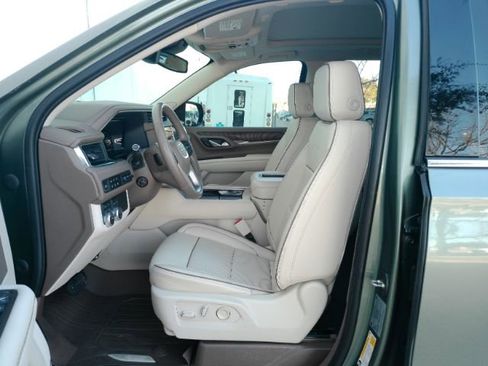 Used 2023 GMC Yukon XL Denali image 12