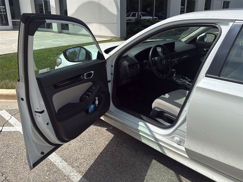 Used 2024 Honda Civic EX image 3