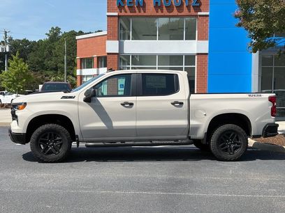 New 2026 Chevrolet Silverado 1500 Custom Trail Boss w/ LPO, Dark Essentials Package