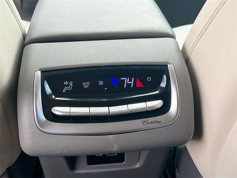 Used 2022 Cadillac XT6 Premium Luxury image 27