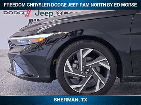 Used 2025 Hyundai Elantra Sport FWD image 6