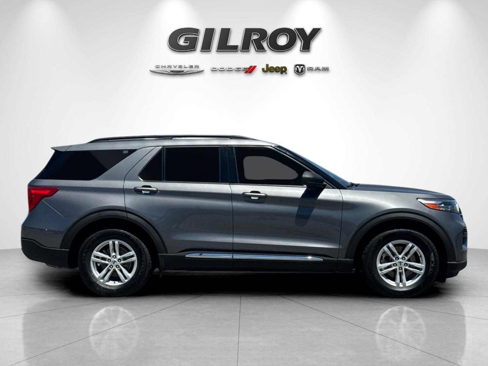 Used 2021 Ford Explorer XLT RWD image 3
