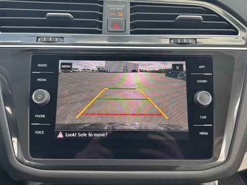 Used 2018 Volkswagen Tiguan SE image 14