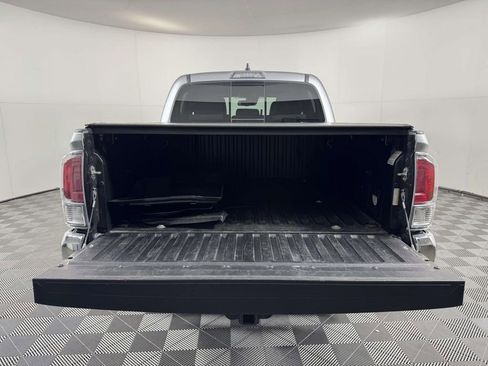 Used 2022 Toyota Tacoma TRD Off-Road AWD/4WD image 14