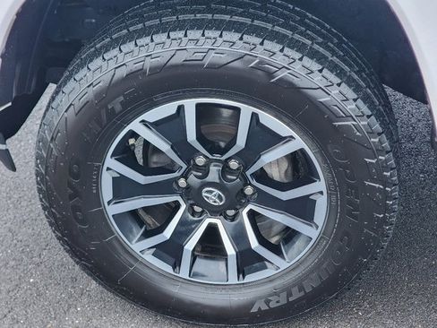 Used 2020 Toyota Tacoma TRD Sport w/ Technology Package image 18