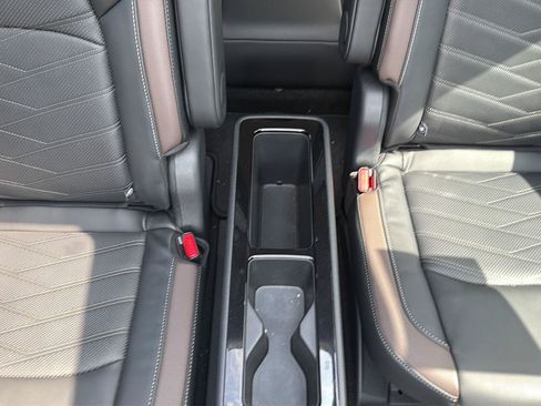 Used 2025 Nissan Pathfinder Platinum AWD/4WD image 31