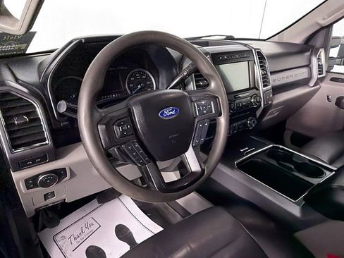 Used 2017 Ford F450 XLT w/ XLT Premium Package image 9