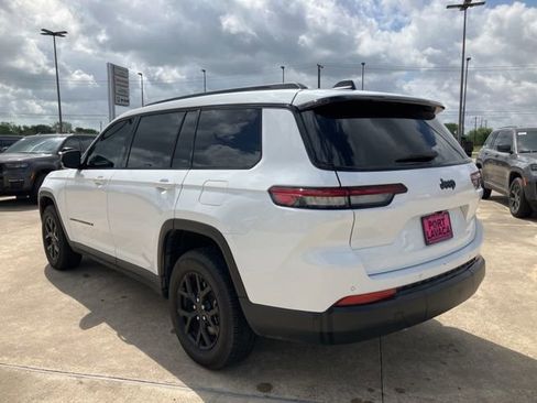 Used 2025 Jeep Grand Cherokee L Laredo RWD image 5