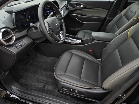 Used 2025 Chevrolet Trax ACTIV w/ Sunroof Package image 19