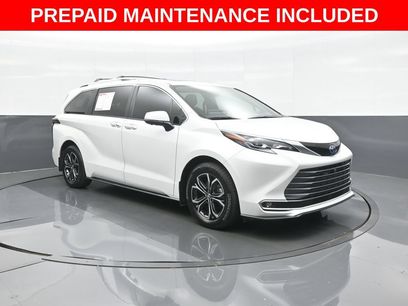 Certified 2025 Toyota Sienna Platinum