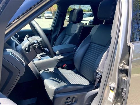 Certified 2025 Land Rover Discovery S AWD/4WD image 7