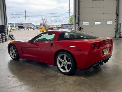 Used 2005 Chevrolet Corvette Coupe w/ 2LT w/ Preferred Equipment Group RWD image 17