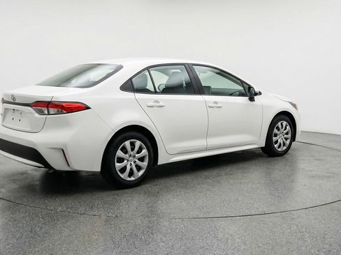 Used 2025 Toyota Corolla LE image 9
