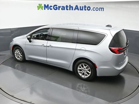 Used 2024 Chrysler Pacifica Touring-L image 25