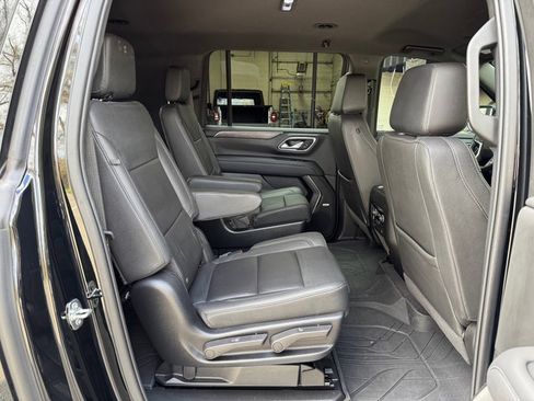 Used 2022 Chevrolet Suburban Z71 w/ Luxury Package image 19