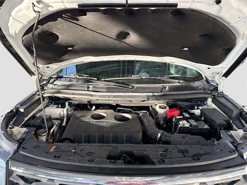 Used 2018 Ford Explorer XLT image 30