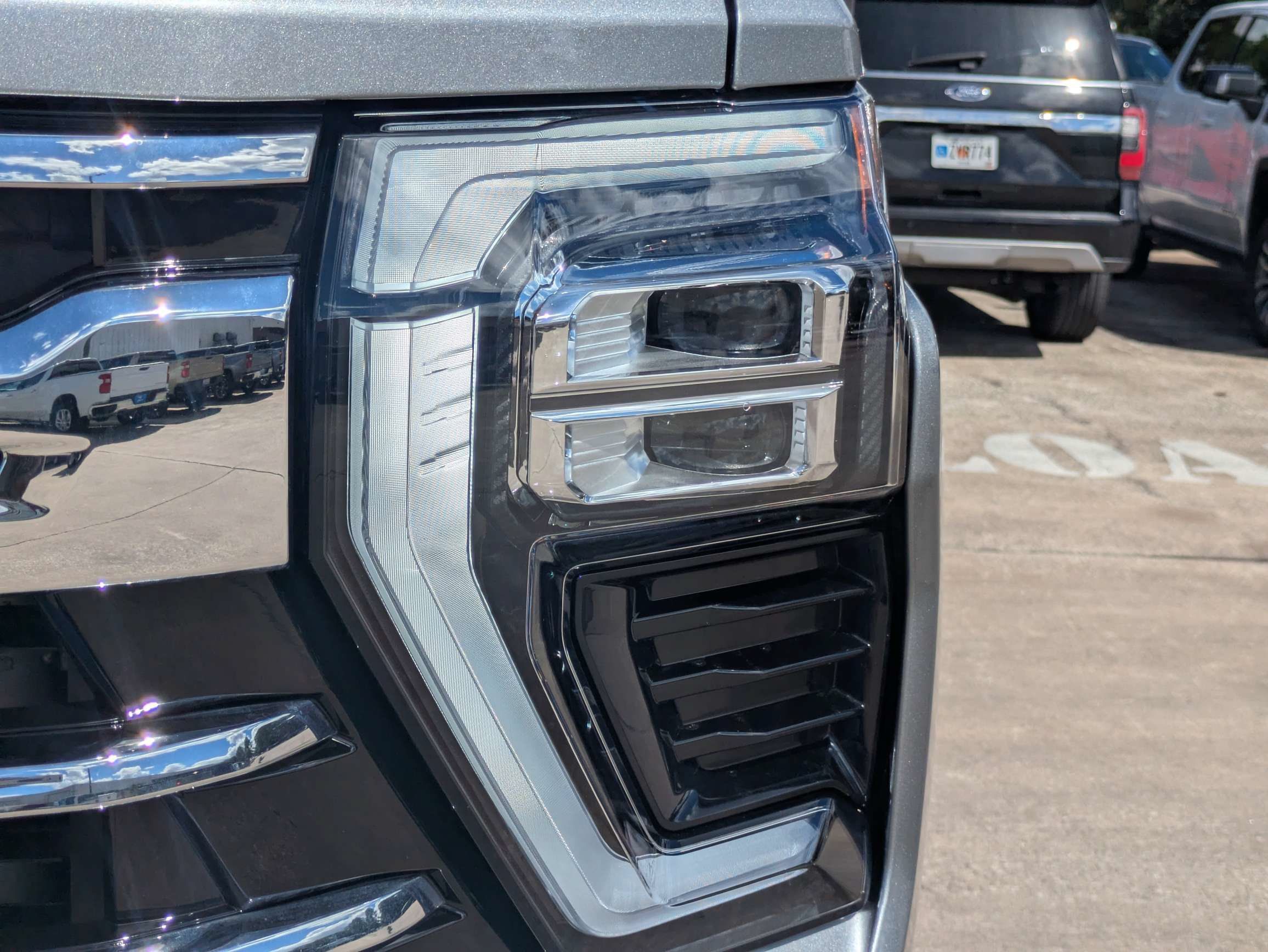 Used 2025 Chevrolet Silverado 2500 LTZ w/ LTZ Convenience Package AWD/4WD image 29