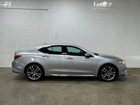 Used 2019 Acura TLX V6 SH-AWD w/ Advance Package image 2