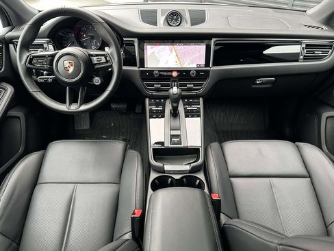 Certified 2025 Porsche Macan Turbo image 15