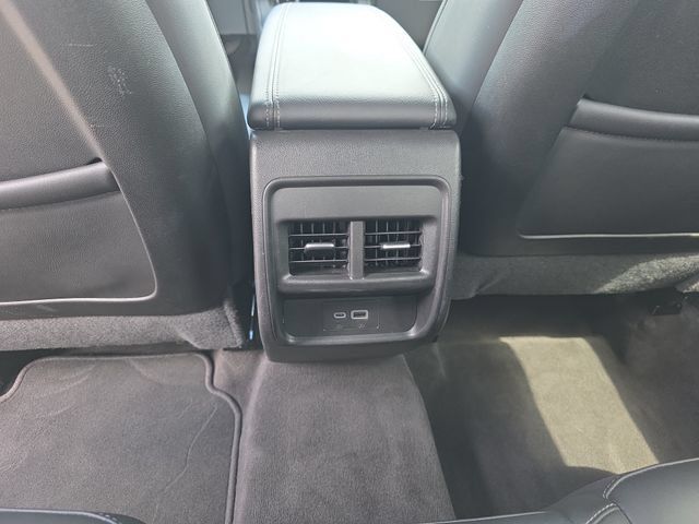 Used 2025 Cadillac XT4 Premium Luxury FWD image 30