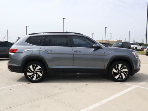 Used 2024 Volkswagen Atlas SE FWD image 5