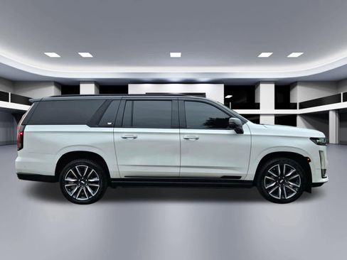 Used 2021 Cadillac Escalade ESV Premium Luxury w/ LPO, Illumination Package RWD image 6