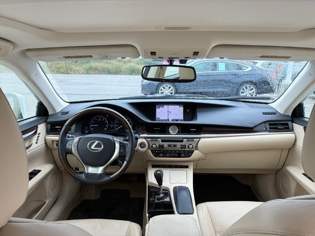 Used 2015 Lexus ES 350 w/ Luxury Package FWD image 13