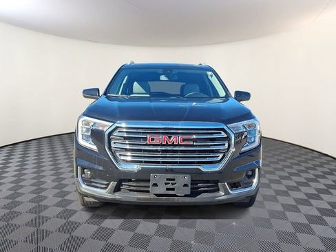 Used 2024 GMC Terrain SLT image 2