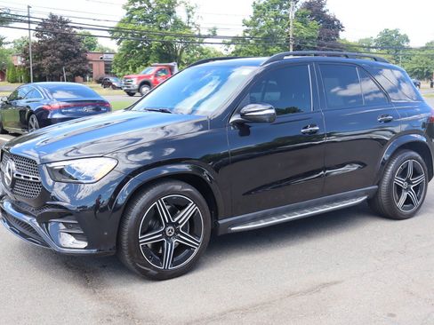 Used 2025 Mercedes-Benz GLE 450e 4MATIC w/ AMG Line Exterior image 2