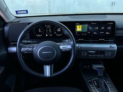 Used 2025 Hyundai Kona SEL image 14