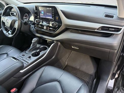 Used 2021 Toyota Highlander XLE image 13