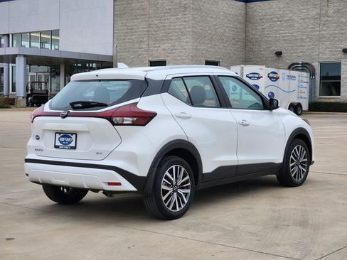 Used 2023 Nissan Kicks SV image 7