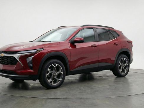 Used 2025 Chevrolet Trax LT image 3