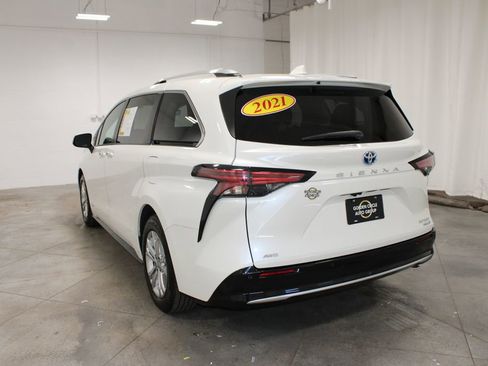 Used 2021 Toyota Sienna Platinum AWD/4WD image 7