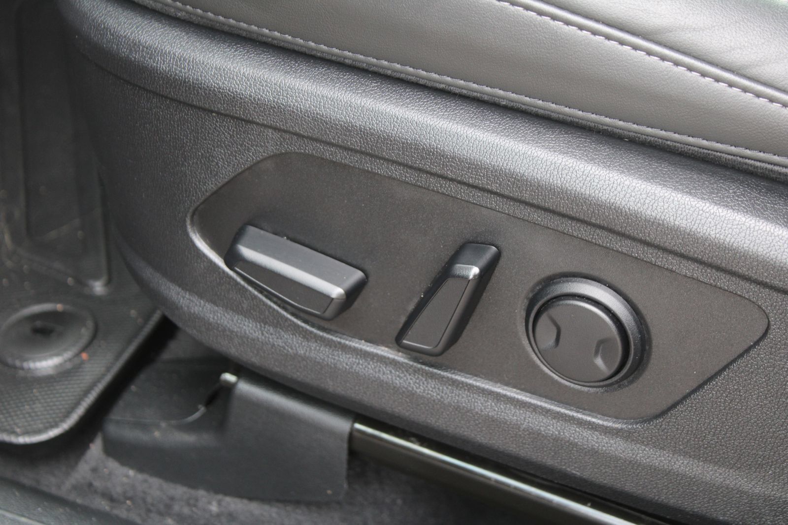 Certified 2025 Kia Sorento S FWD image 22