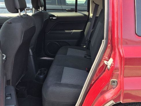 Used 2016 Jeep Patriot Latitude AWD/4WD image 7
